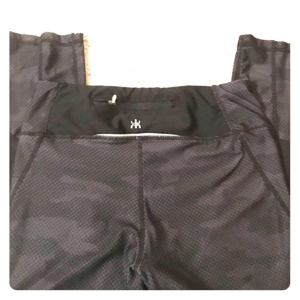 Camouflage crop leggings